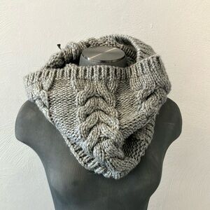 Chunky Knit Gray Scarf